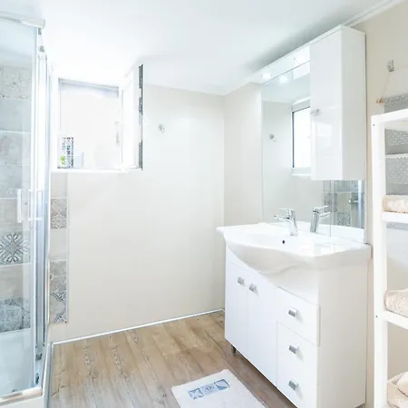 Apartment Sun & Sea Escape Charming Vacation In Voula On Athen's Riviera Athens