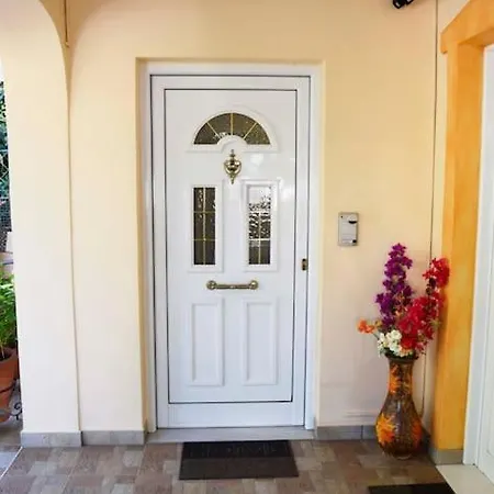 Cosy With Garden 5 Min From Metro Διαμέρισμα *