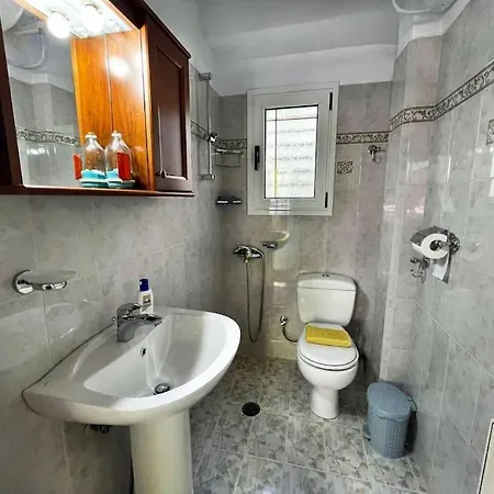 Cosy With Garden 5 Min From Metro Apartment Athens