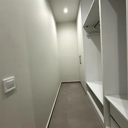Exarchia B-1 *