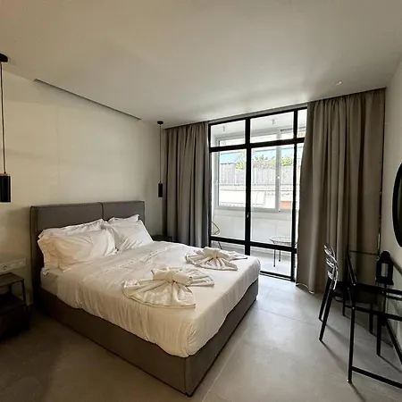 Exarchia C-3 *