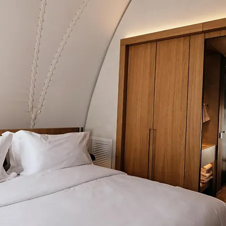 91 Riviera, The Отель