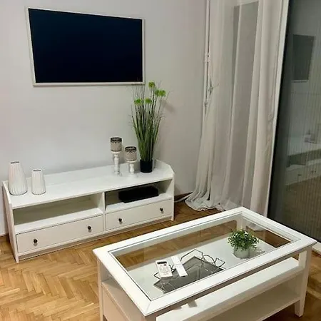 Miromar Apartment *