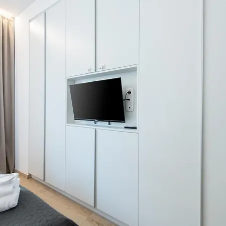 Apartment Anemoi - Luxe With Pool & Gym By Tt