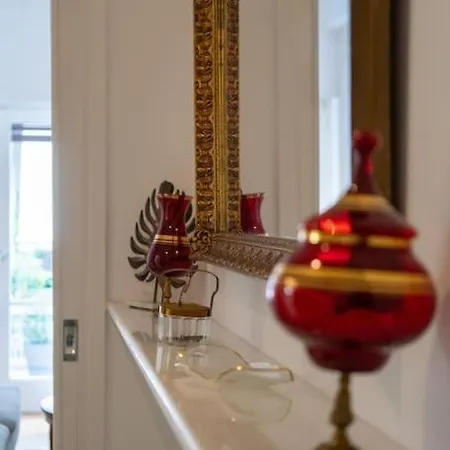 Artistic Retreat In Heart Apartment *