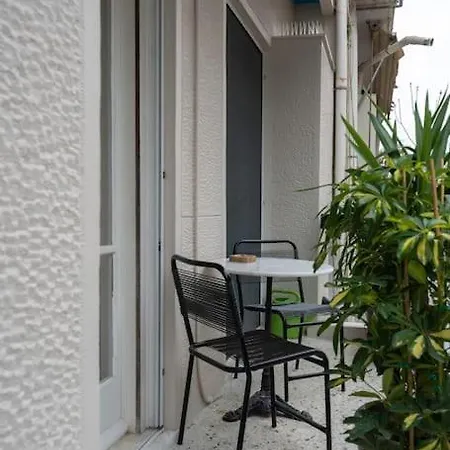Artistic Retreat In Heart Apartment *