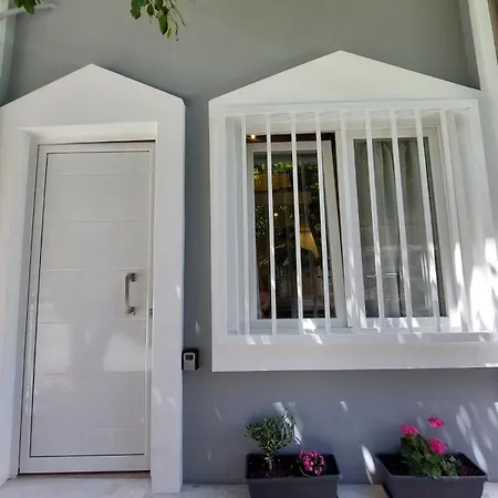 Urban Minimalistic Maisonette! Athens