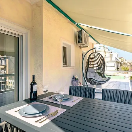 Cozy With Large Terrace Apartment *