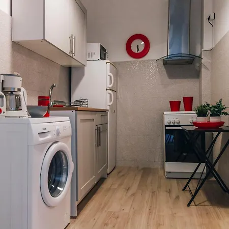 Apartment Monastiraki-psiri, Old Town, 3-bdr Apt, Sleep 6-10p, Spacious Court Yard