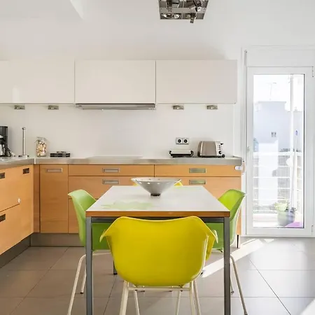 Apartment Sunny Southern Flat Near The Seaside