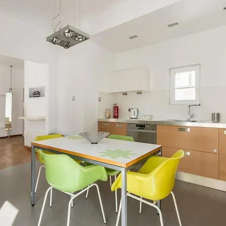 Sunny Southern Flat Near The Seaside