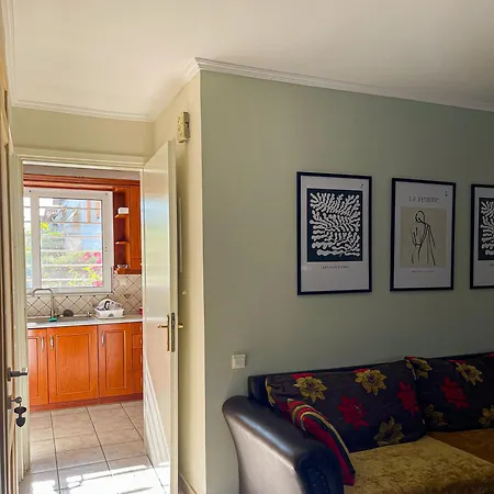 Villa Marousi Escape - 5 Mins Walking Away From Train - Metro Athens