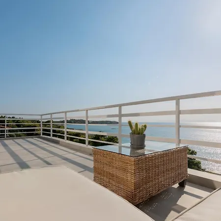 Spectacular Sea Views, 2bd Beachfront *
