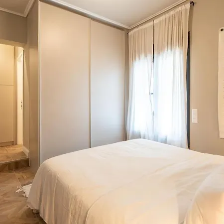 Luxury Petralona Penthouse - Sleeps 7 -near Metro *