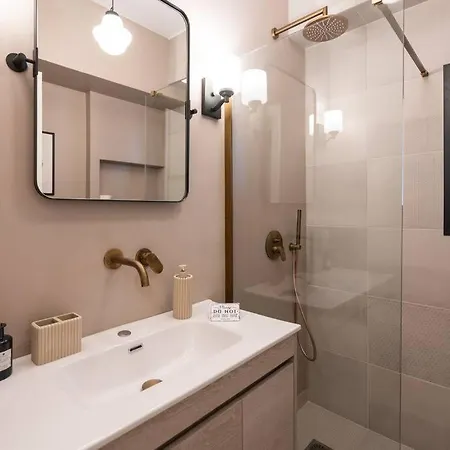 Apartment Luxury Petralona Penthouse - Sleeps 7 -near Metro *