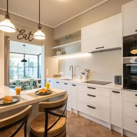 Luxury Petralona Penthouse - Sleeps 7 -near Metro