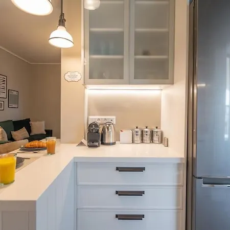 Luxury Petralona Penthouse - Sleeps 7 -near Metro Apartment