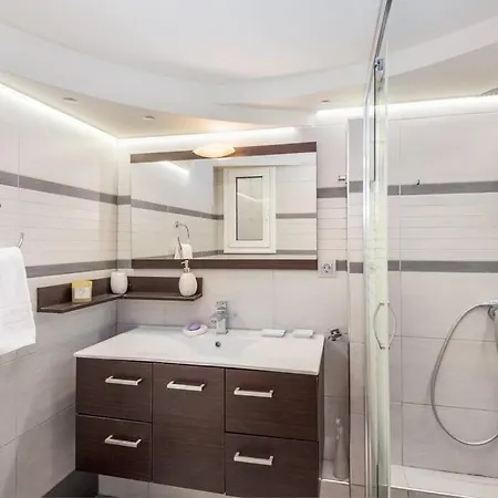 Apartment Modern Spacious In *