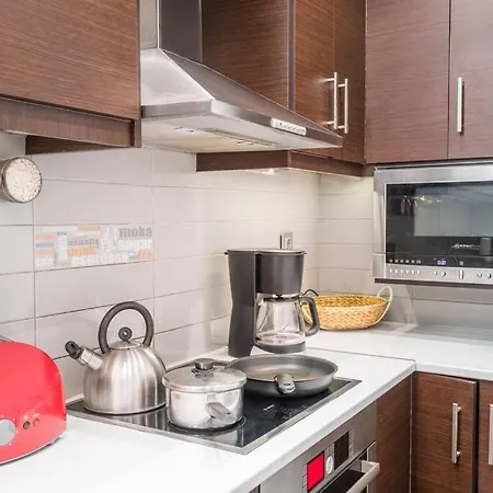 Modern Spacious In Apartment *