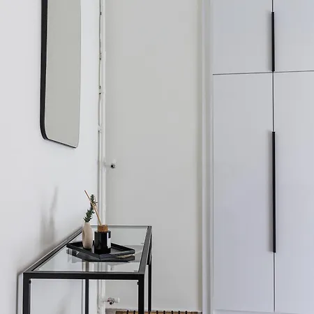 Lovely 1-bedroom With Balcony Apartment *