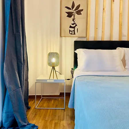 Nea Smirni Snug - Fits 4 * Athens