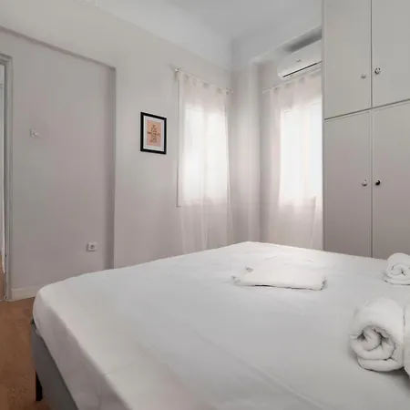 Thissio Getaway 2ba Next To Ancient Market *