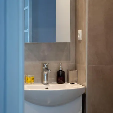 Apartment Thissio Getaway 2ba Next To Ancient Market Athens