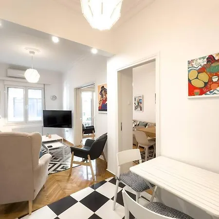 Apartment Art & Comfort In