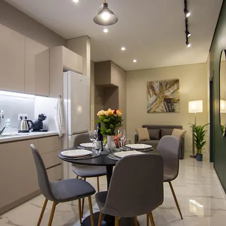 Luxury 2 Bedroom In Center *
