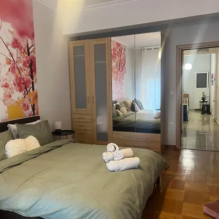 The Acropolis Metro Station Flat Apartment *