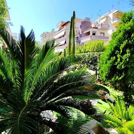 Anastasia's With Yard Apartment