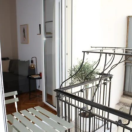 Parthenon Retreat Apartment *