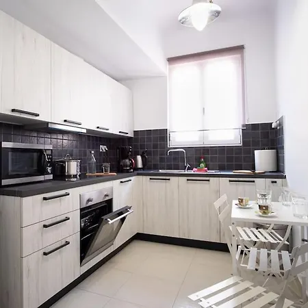 Penthouse Archeol Musiem, 3bdr, Big Balcony, Wifi 200 Mbps Fiber