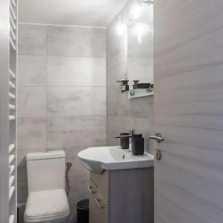 Renovated Gem Near Pedion Areos Park & Museums Apartment Athens