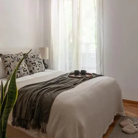 Apartment Renovated Gem Near Pedion Areos Park & Museums *
