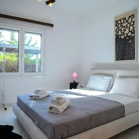 Seclusion, Privacy And 2 Bedroom Luxury In Glyfada *