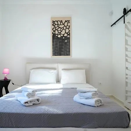 Seclusion, Privacy And 2 Bedroom Luxury In Glyfada