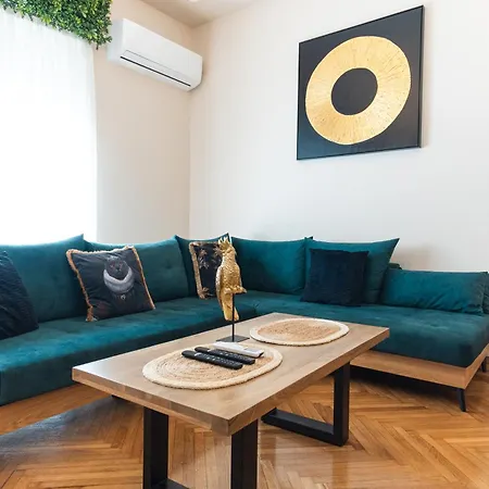 The Aristocratic House Apartment *