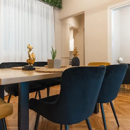 The Aristocratic House Apartment *