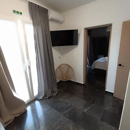 Celia Apartahotel 2*