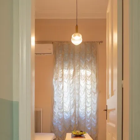 Apartment 1 Bd Lycabettus Neoclassic House By Live&travel *