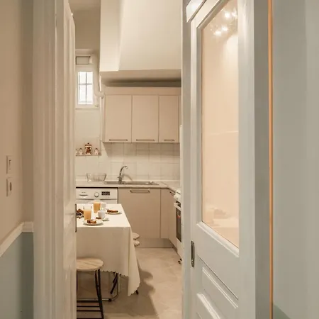 1 Bd Lycabettus Neoclassic House By Live&travel Apartment