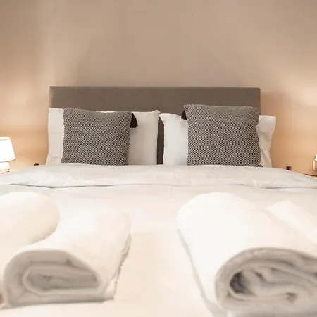 Apartment 1 Bd Lycabettus Neoclassic House By Live&travel Athens