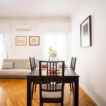 Spacious 2 Bedroom In Kolonaki *