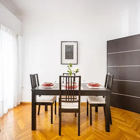 Spacious 2 Bedroom In Kolonaki Apartment Athens