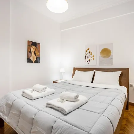 Spacious 2 Bedroom In Kolonaki *