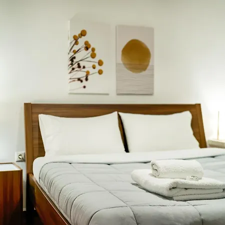 Spacious 2 Bedroom In Kolonaki * Athens
