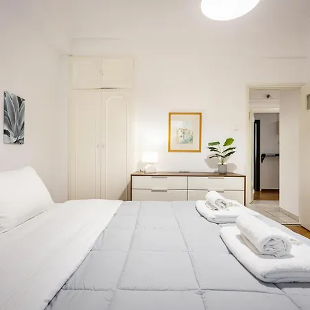 Spacious 2 Bedroom In Kolonaki