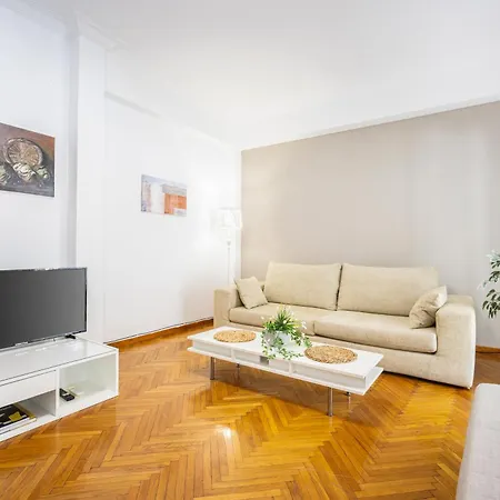 Spacious 2 Bedroom In Kolonaki *