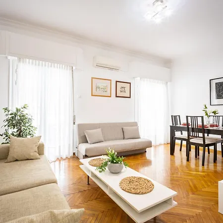 Spacious 2 Bedroom In Kolonaki Athens